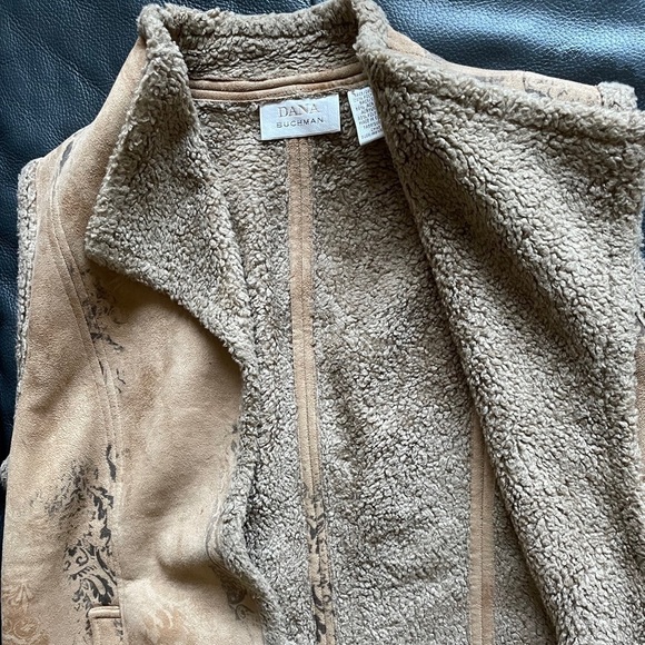 Dana Buchman Sweater Vest Women Size 10 Cognac Faux Suede Fleece Lined - Picture 6 of 11